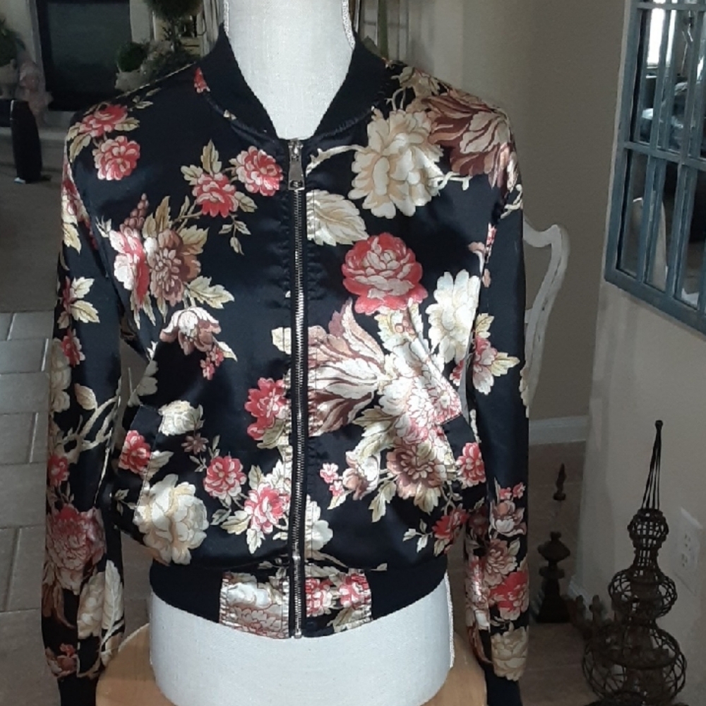 36.5 Elegant satin Floral Bomber Jacket Black Red Cream Small - Picture 3 of 12